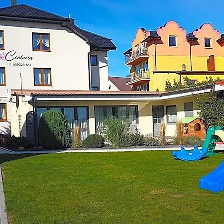 Centuria Letniskowy Lodge *